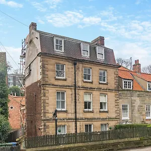 https://the-hyding-hole-whitby.yorkshirehotels.net
